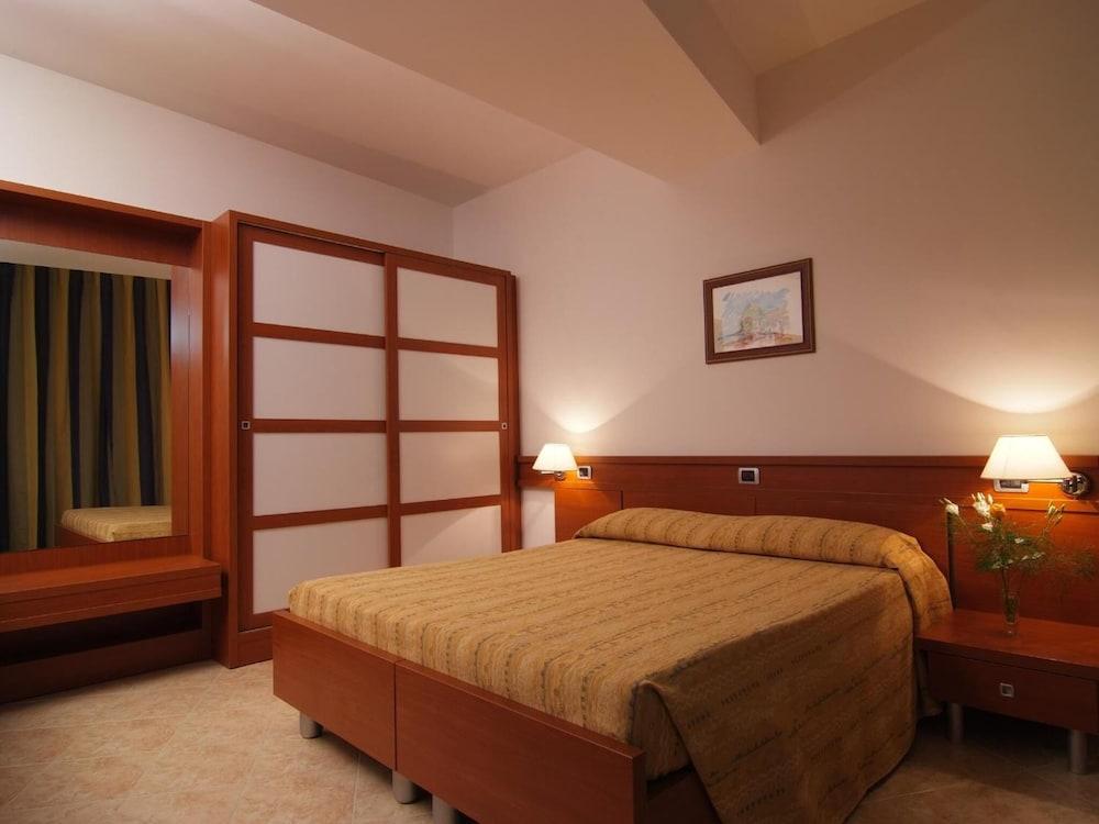 Park Hotel Mirabeau Montepaone Exterior photo